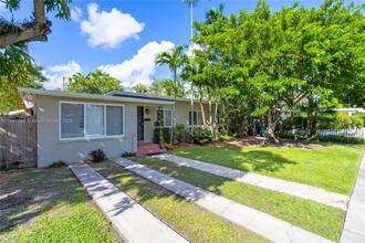 6141 SW 47th St in Miami, FL - Foto de edificio - Building Photo