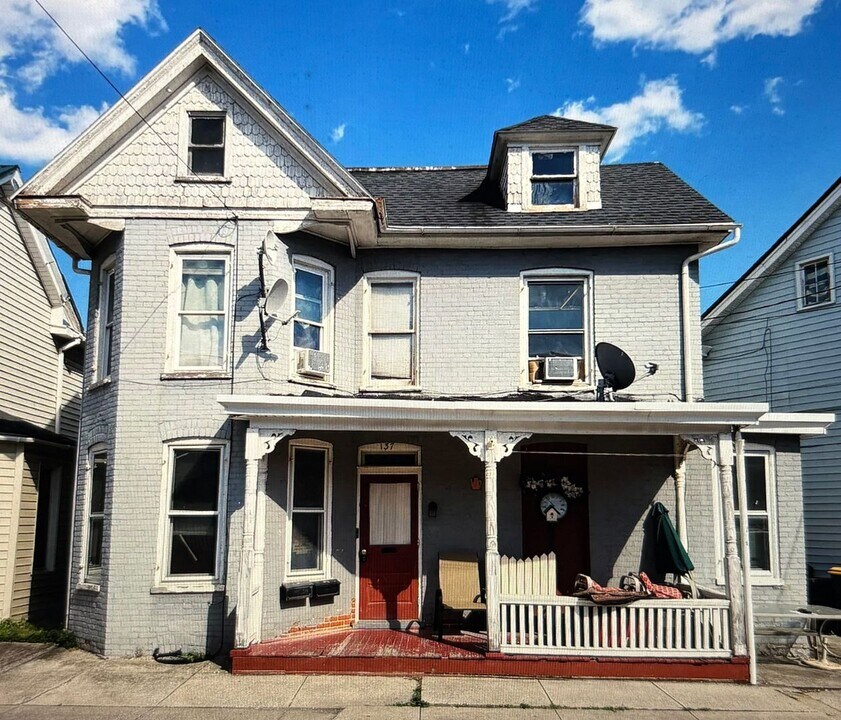 137 N Potomac St-Unit -137-1/2 in Waynesboro, PA - Building Photo
