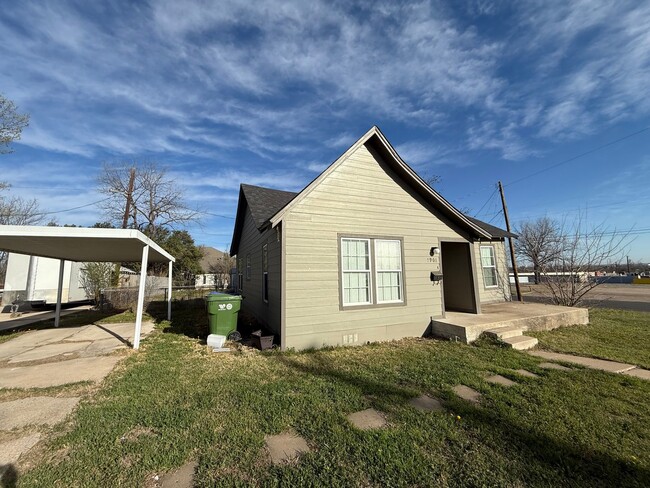 1901 Dutton Ave in Waco, TX - Building Photo - Building Photo