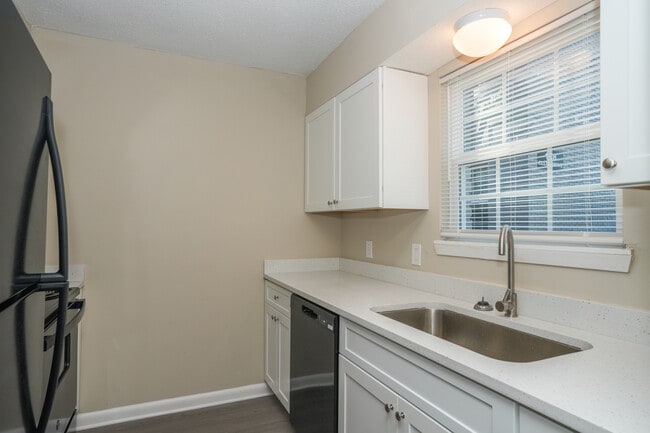 Newly Major Renovated Beverly Manor in Hattiesburg, MS - Building Photo - Building Photo