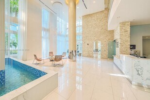 41 SE 5th St, Unit 602 in Miami, FL - Building Photo