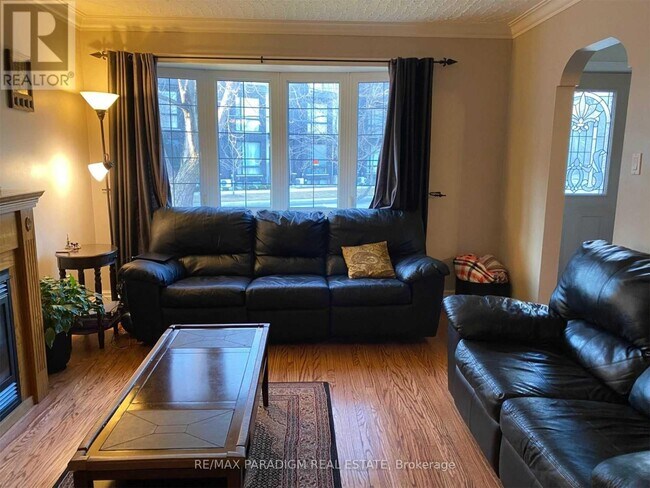 21 Fieldway Rd in Toronto, ON - Building Photo - Building Photo