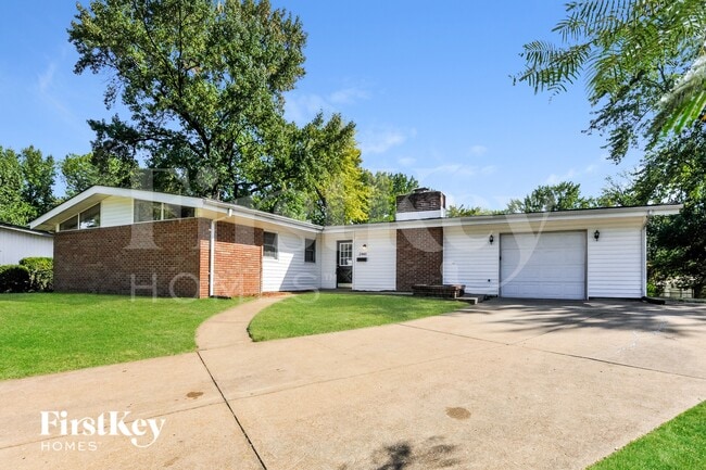 2440 Cherry Ln in Florissant, MO - Building Photo - Building Photo