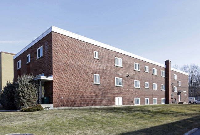 Cummings Manor in Ottawa, ON - Building Photo - Building Photo