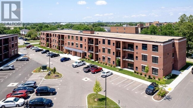 property at 3180 Meadowbrook Ln