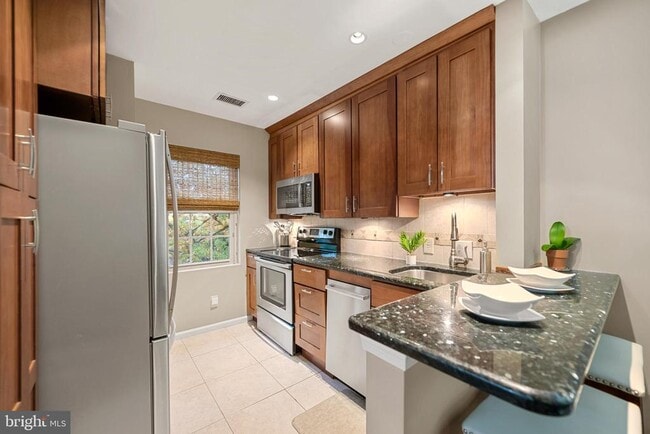 property at 1403 E Abingdon Dr