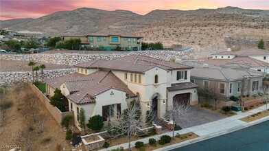 81 Carolina Cherry Dr in Las Vegas, NV - Foto de edificio - Building Photo