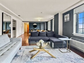 111-23 N 15th St in Philadelphia, PA - Foto de edificio - Building Photo