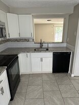 10 Victoria Manor Ct in Sicklerville, NJ - Building Photo