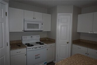 1024 Osprey Cove Cir in Groveland, FL - Building Photo - Building Photo