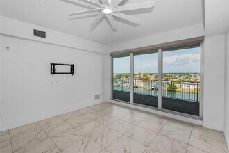 125 Island Way in Clearwater, FL - Building Photo - Building Photo