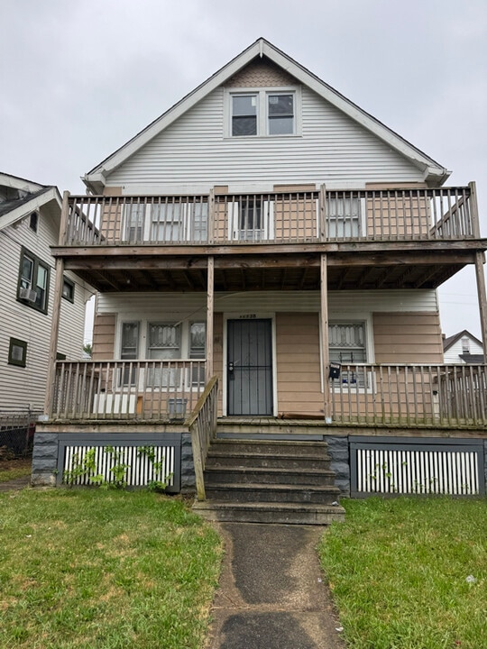 11130 Continental Ave in Cleveland, OH - Building Photo