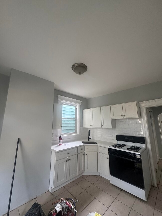 40 Wegman Pkwy in Jersey City, NJ - Building Photo - Building Photo