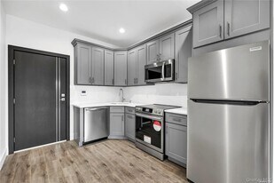 533 Greenwich St in Hempstead, NY - Building Photo