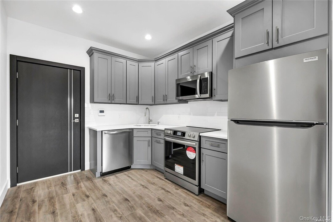 533 Greenwich St in Hempstead, NY - Building Photo