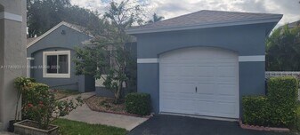 11751 NW 12th St in Pembroke Pines, FL - Building Photo