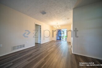 468 Laurencin Dr in Nokomis, FL - Foto de edificio - Building Photo