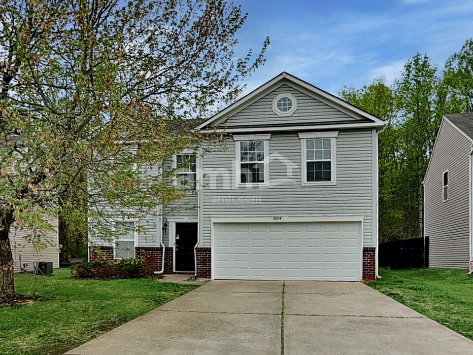 4804 Reinbeck Dr in Charlotte, NC - Building Photo