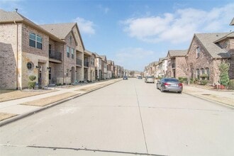 4105 Comanche Dr in Carrollton, TX - Foto de edificio - Building Photo