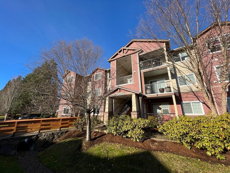 10664 NE Holly St in Hillsboro, OR - Building Photo