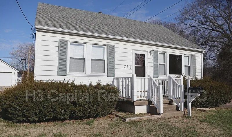 711 N 28th St in Belleville, IL - Building Photo