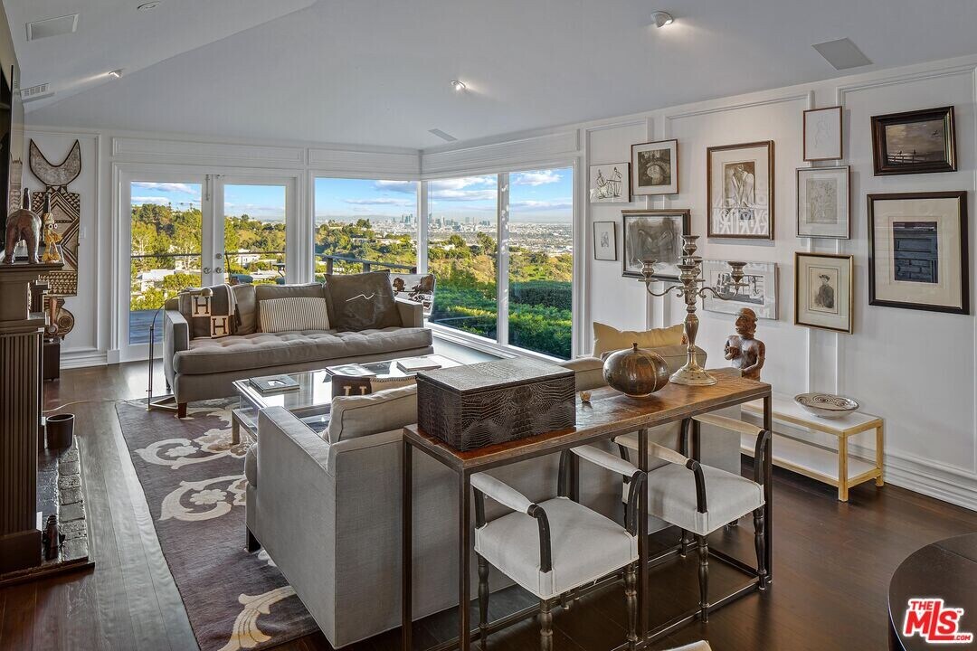 1612 Gilcrest Dr in Beverly Hills, CA - Building Photo