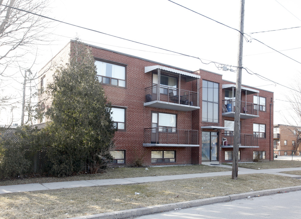 2 Cuffley Cres S in Toronto, ON - Building Photo