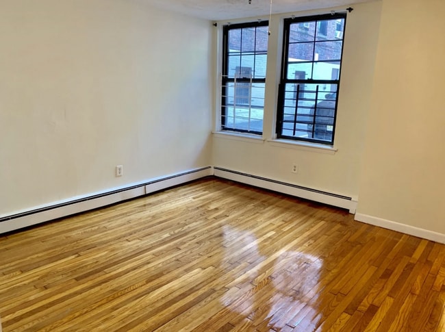 70 Queensberry St, Unit G6 in Boston, MA - Building Photo - Building Photo