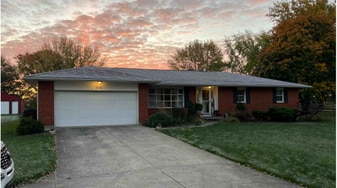 206 N Bickett Rd in Xenia, OH - Building Photo