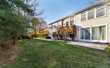 19 Hamlet Woods Dr in Saint James, NY - Building Photo - Building Photo