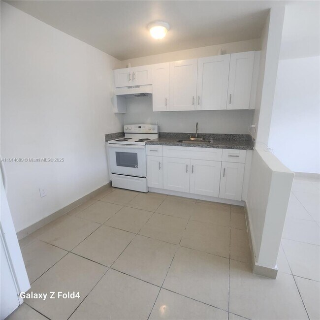 2400 NW 10th Ave in Miami, FL - Building Photo - Building Photo