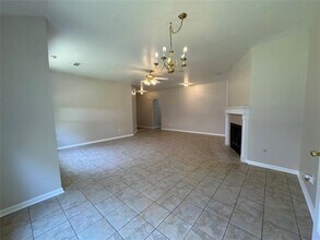 1901 Village Ct Ln in Rosenberg, TX - Building Photo - Building Photo