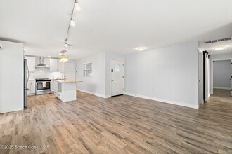 346 Cyprus Dr in Cocoa Beach, FL - Building Photo - Building Photo