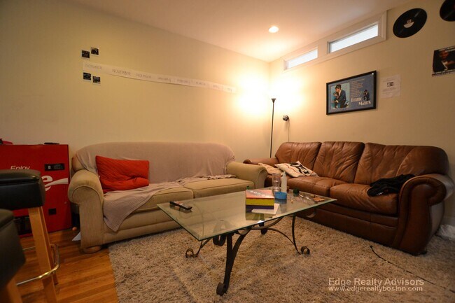 61 Crowninshield Rd in Brookline, MA - Building Photo - Building Photo