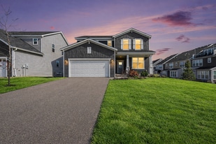 5465 Annapolis Ln N in Plymouth, MN - Building Photo