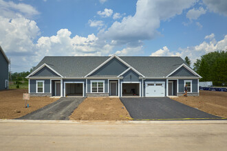 Townhomes @ Oakridge Glen in Macedon, NY - Foto de edificio - Building Photo