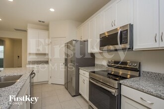 328 Corbel Ln in Bartow, FL - Foto de edificio - Building Photo