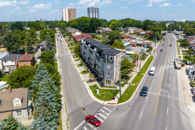 40 Danforth Rd in Toronto, ON - Building Photo - Building Photo