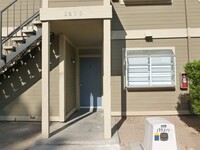 2695 Jennydiane Dr, Unit A in Las Vegas, NV - Foto de edificio - Building Photo