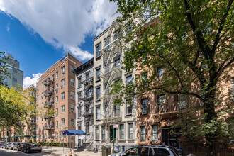 337 E 77th St in New York, NY - Foto de edificio - Building Photo