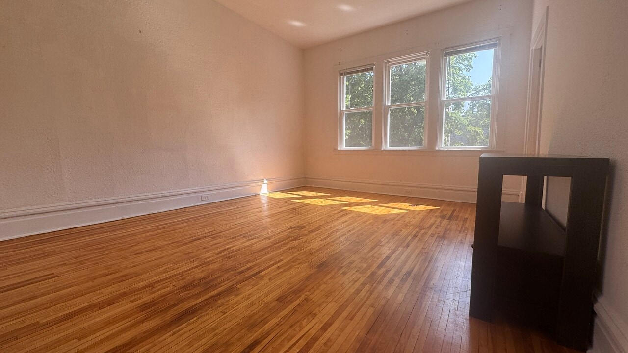 2049 N Bingham St, Unit 2F in Chicago, IL - Foto de edificio