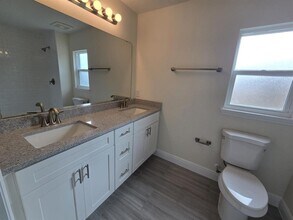 560 Sumner Ave in Orange City, FL - Building Photo - Building Photo