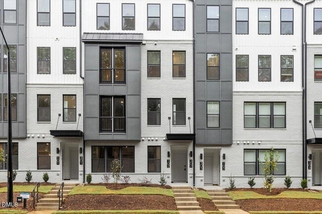 509 Kildaire Farm Rd, Unit Unit 302 in Cary, NC - Building Photo - Building Photo