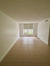 210 SW 11th St in Miami, FL - Building Photo - Building Photo