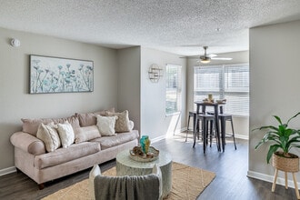 The Point at Naples in Naples, FL - Foto de edificio - Interior Photo