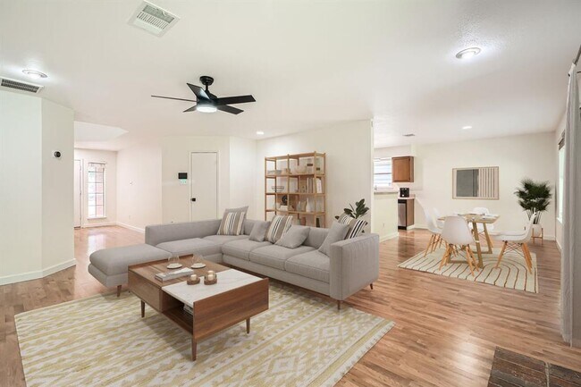 8801 Piney Creek Bend in Austin, TX - Building Photo - Building Photo