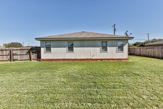 2302 Kewanee Ave in Lubbock, TX - Building Photo - Building Photo