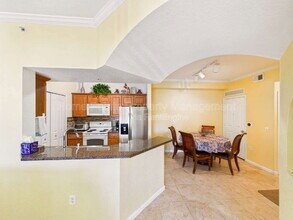 12960 Positano Cir in Naples, FL - Foto de edificio - Building Photo