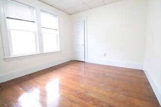 268 Boston Ave, Unit B in Medford, MA - Foto de edificio - Building Photo