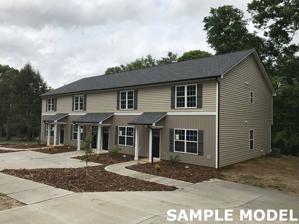 615 Hyde Park Dr NE in Concord, NC - Building Photo